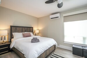 4 bedrooms, iron/ironing board, WiFi, bed sheets - Charming 4-bedroom house with AC, WiFi in brilliant Wasaga Beach (Wasaga Beach)