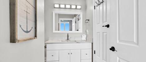 Condo, Multiple Beds (Emerald Isle 403) | Bathroom