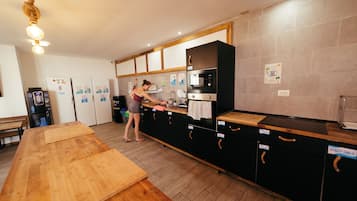 Fridge, microwave