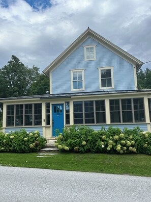 Exterior - Historic Depot Area Farmhouse (Manchester)