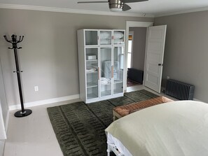 4 bedrooms, desk, iron/ironing board, WiFi