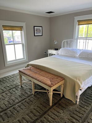 4 bedrooms, desk, iron/ironing board, WiFi - Historic Depot Area Farmhouse (Manchester)