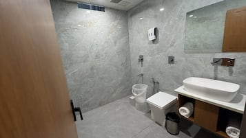 Ducha, toallas, jabón, shampoo