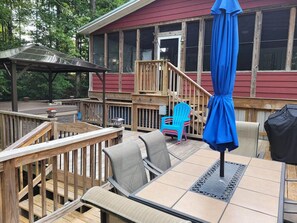 Outdoor dining - Lakefront on Nottely! Family retreat on single level with covered boat slip. (Blairsville)