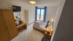 Superior Double Room, Balcony, Lake View | Desk, free WiFi - Villa Josefine Fron Lake - Adults Only (Brenzone sul Garda)