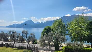 Superior-Doppelzimmer, Balkon, Seeblick | Schreibtisch, kostenloses WLAN