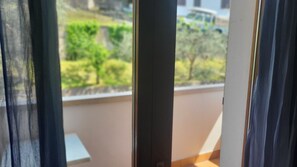 Desk, free WiFi