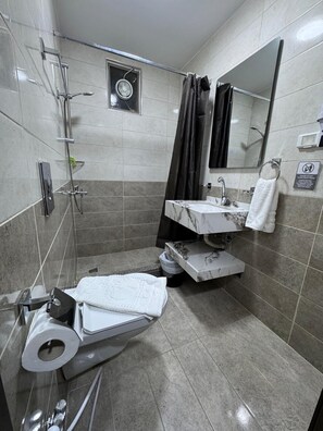 Luxury Suite, City View | Bathroom | Separate bathtub and shower, hair dryer, bidet, towels - Petra Rocks Hotel (Wadi Musa)