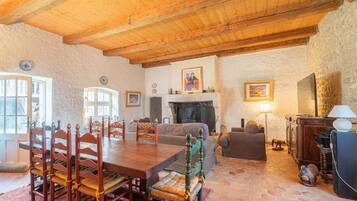 Coin salon dans le hall