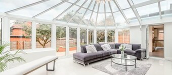 6 Bed House - Sleeps 11 - Pets - Garden - Parking