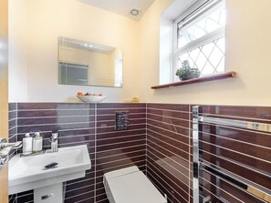Maison | Salle de bain | Baignoire et douche séparées, baignoire relaxante profonde