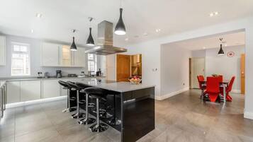 Rumah | Dapur pribadi | Lemari es, microwave, oven, dan kompor