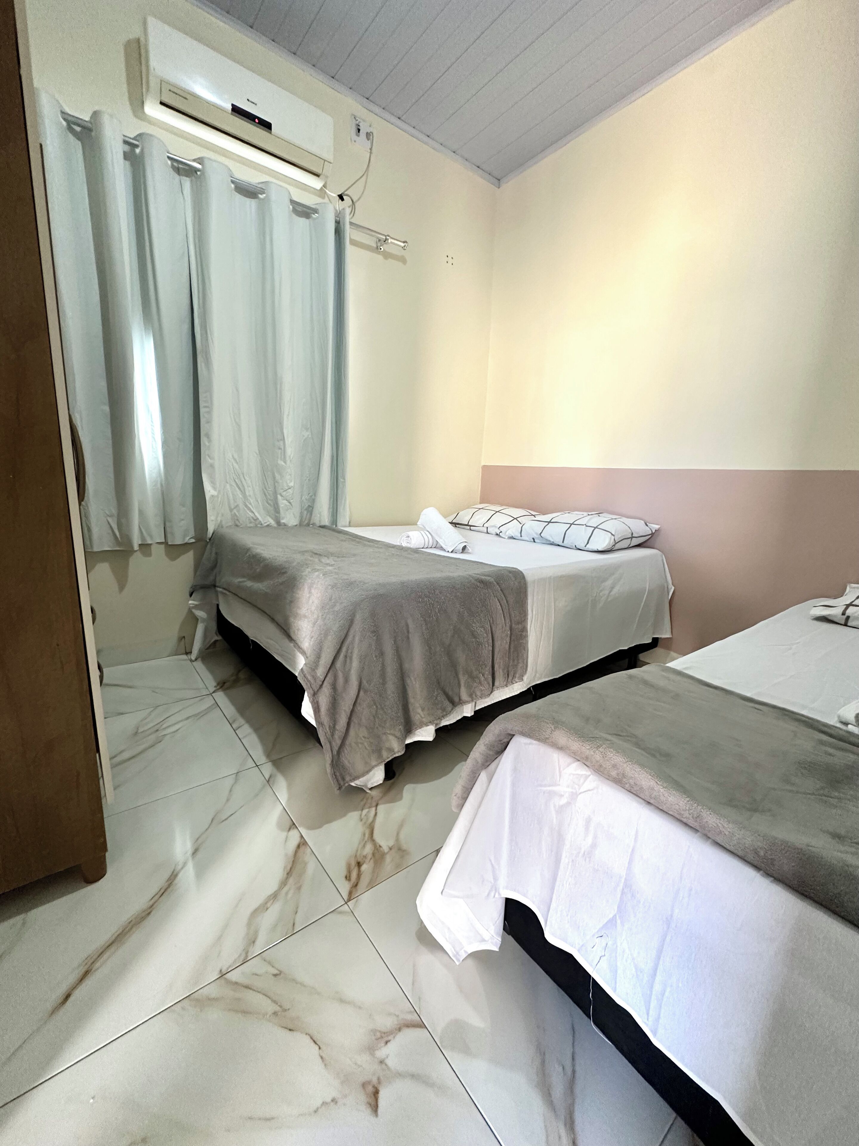 Basic House, Patio | Blackout curtains, iron/ironing board, free WiFi, bed sheets