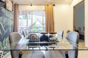 Dining - Kaloka Group-Friendly Beach Oasis, 12 Room Retreat (Jaco)