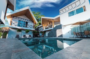Outdoor pool - Kaloka Group-Friendly Beach Oasis, 12 Room Retreat (Jaco)