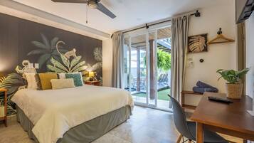 12 bedrooms, in-room safe, desk, iron/ironing board