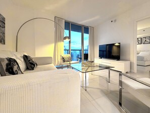 Living area - Stunning 2/1B Icon Brickell 46th fl. Pool, Spa, Gym, FREE Parking, Scenic view (Miami)