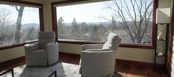 Quiet 3 BDR Home-  private sauna & skyline view- close to downtown & Mayo Clinic