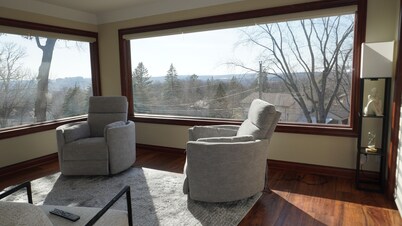 Quiet 3 BDR Home-  private sauna & skyline view- close to downtown & Mayo Clinic