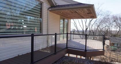 Quiet 3 BDR Home- private sauna & skyline view- close to downtown & Mayo Clinic