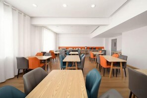 Unclassified image, 2 of 31, button - Hongdu Hotel (Korla)