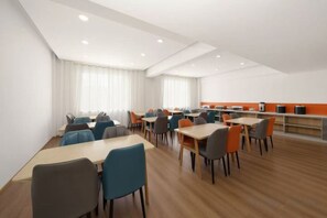 Unclassified image, 2 of 31, button - Hongdu Hotel (Korla)