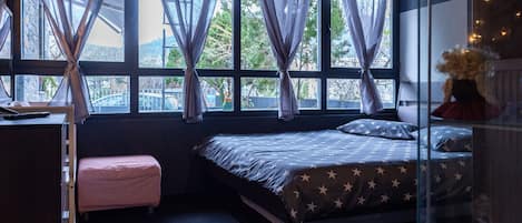 2 bedrooms, iron/ironing board, travel cot, free WiFi