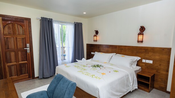 In-room safe, laptop workspace, iron/ironing board (on request) - Horizon Dhigurah (Dhigurah)