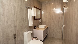Shower, hair dryer, towels, soap - Horizon Dhigurah (Dhigurah)