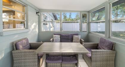 3-bedroom house near Siesta Key Beach with WiFi, AC. Live the Florida dream!