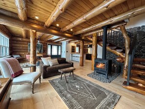 Smart TV, fireplace, books, stereo - Mountainside Log Cabin on Caribou Lake (Lutsen)