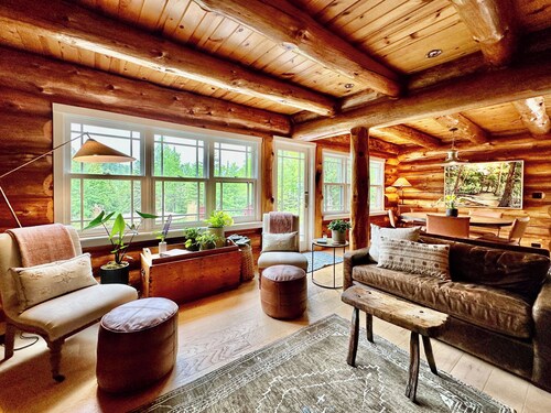 Mountainside Log Cabin on Caribou Lake