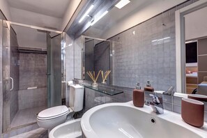 Apartment | Bathroom - Gramsci Apartment by Mamo Florence (Florence)