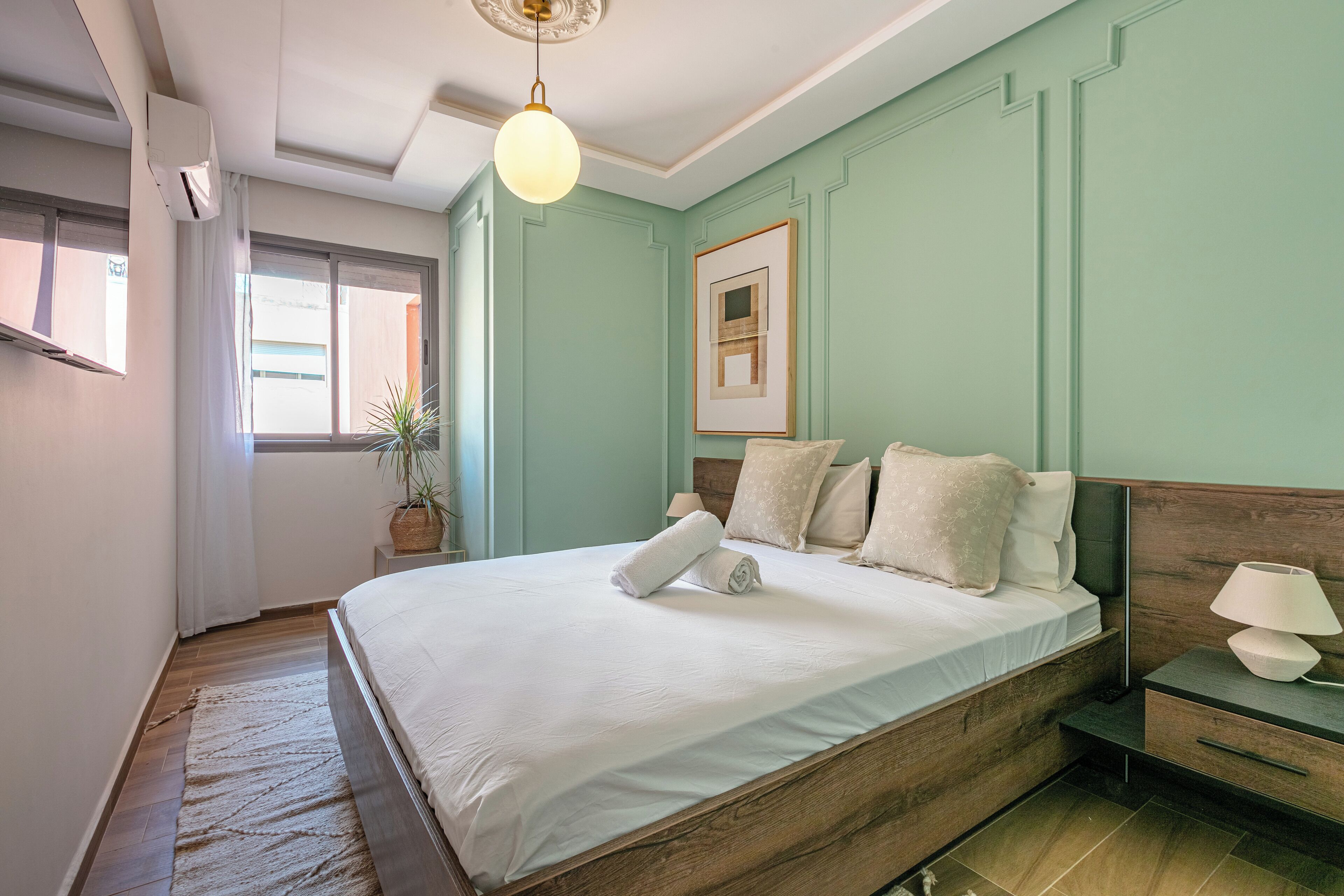 Luxury-Penthouse, Klimaanlage, Stadtblick | Laptopgeeigneter Arbeitsplatz, Verdunkelungsvorhänge, kostenloses WLAN