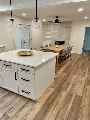 Dining - Gorgeous Home with Saltwater Pool in Midtown (Wilmington)