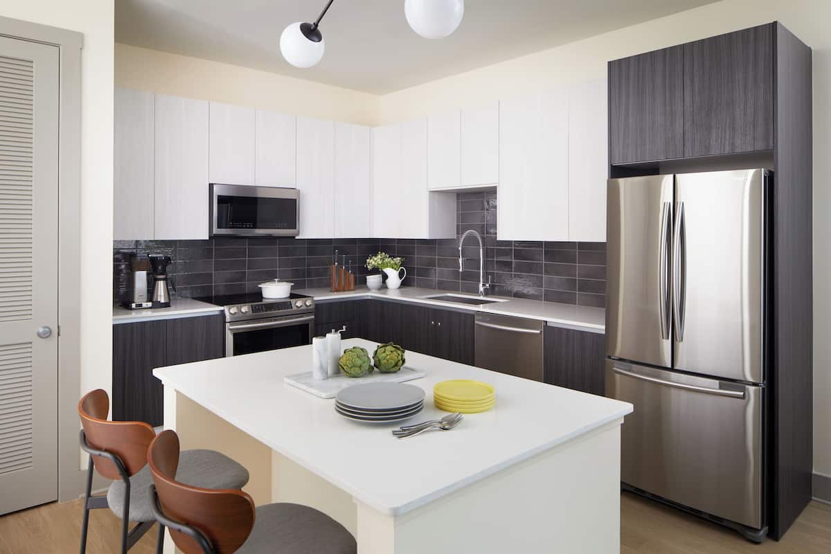 Apartment, 1 Bedroom | Private kitchen | Full-size fridge, microwave, oven, stovetop