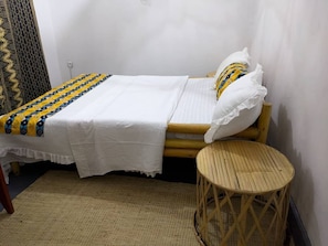 Desk, laptop workspace, soundproofing, free WiFi - Ineza Guest House (Kinoni)