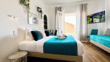 Superior Room, Balcony, City View | 1 bedroom, in-room safe, individually decorated, laptop workspace