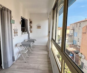 Apartment | 1 bedroom, premium bedding, pillowtop beds, in-room safe