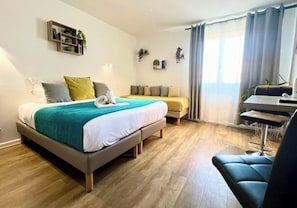 Dreibettzimmer, Stadtblick | Hochwertige Bettwaren, Pillowtop-Betten, Zimmersafe