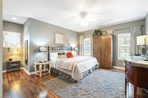 4 chambres, fer et planche à repasser, lit parapluie, Wi-Fi