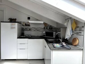 City-lejlighed | Privat køkken | Køleskab, mikrobølgeovn, espressomaskine, elkedel