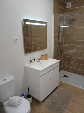 Hair dryer, towels, toilet paper - SandyBeachApartment3 (Porto Santo)
