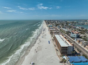 Am Strand, Liegestühle, Strandtücher