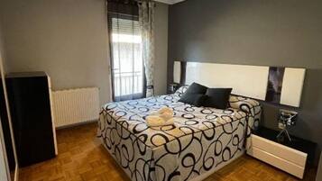 3 slaapkamers, een strijkplank/strijkijzer, wifi, beddengoed