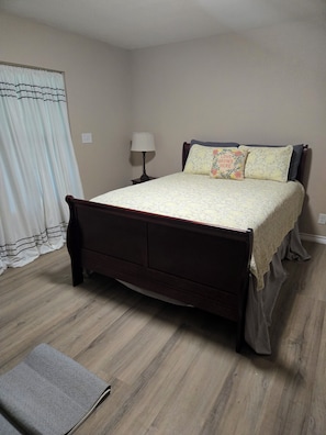 2 bedrooms, in-room safe, WiFi, bed sheets -  Quiet retreat, perfect for unwinding with fishing to enjoy the scenic outdoors. (Mount Vernon)