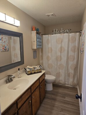 Hårføner, håndklær, såpe og toalettpapir