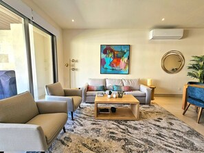 TV - Vista Vela III 8504 · Beautiful 3-br apartment 10 (Cabo San Lucas)