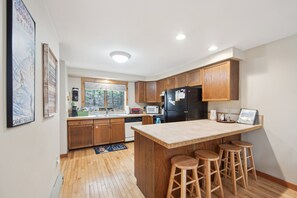 Refrigerador, microondas, horno, lavavajillas