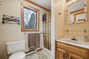Shower, hair dryer, towels - NEW! Lower Darby 2-Bedroom Townhouse with Pool by The Summit at Gore Mountain (North Creek)